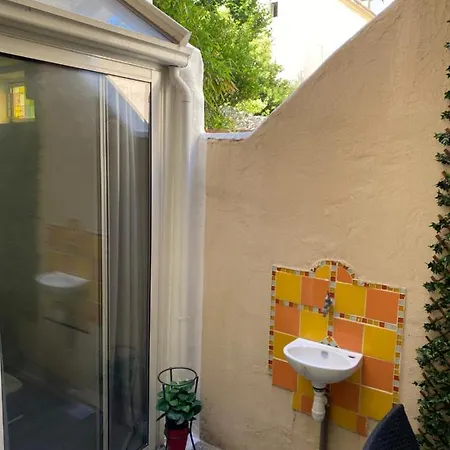 2 Pieces Climatise Avec Terrace Dans Vieil Antibes