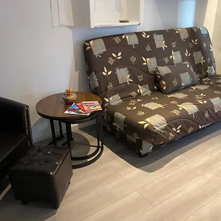 2 Pieces Climatise Avec Terrace Dans Vieil Appartement *
