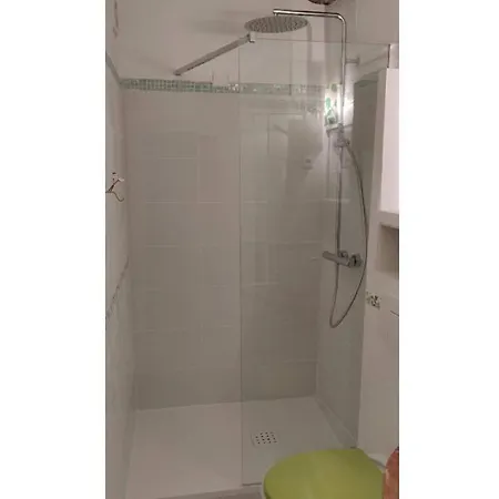 Appartement 2 Pieces Climatise Avec Terrace Dans Vieil *