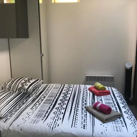 2 Pieces Climatise Avec Terrace Dans Vieil Appartement Antibes